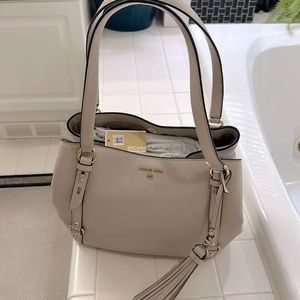 NWT Michael Kors Carrie Large Shoulder Tote - Light Sand Color